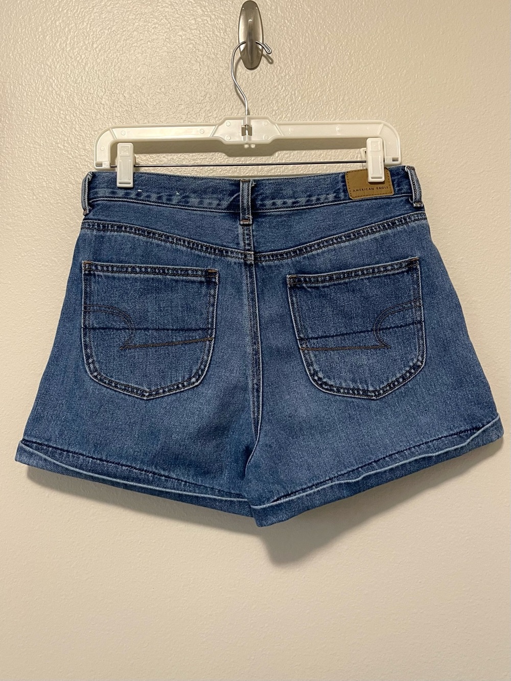 American Eagle Mom Cuffed Jean Shorts - Medium Wash & 100% Cotton - Size 8